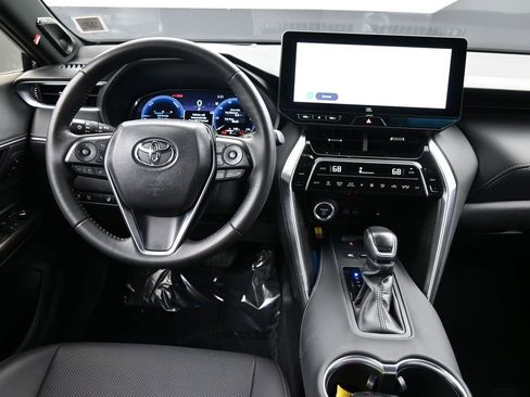 Used 2024 Toyota Venza Limited image 19