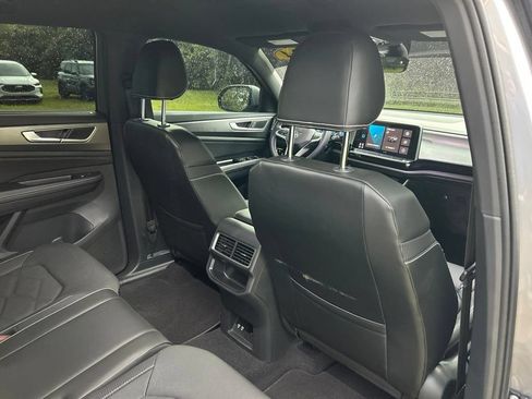 Used 2024 Volkswagen Atlas Cross Sport SE FWD image 51