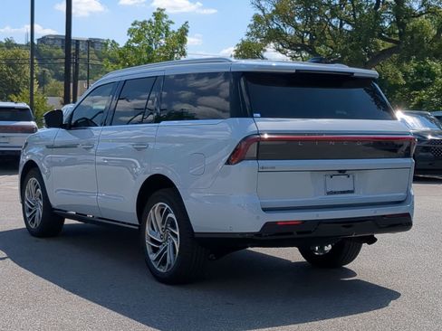 New 2025 Lincoln Navigator Reserve AWD/4WD image 5