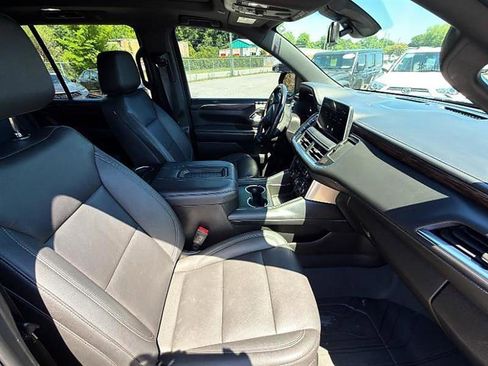Used 2022 Chevrolet Tahoe Z71 w/ Luxury Package AWD/4WD image 10
