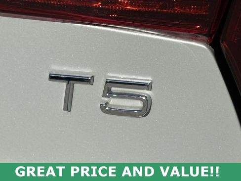 Used 2021 Volvo S60 T5 Momentum w/ Climate Package image 10