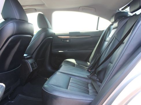 Used 2018 Lexus ES 350 w/ Luxury Package w/Wood Trim FWD image 25
