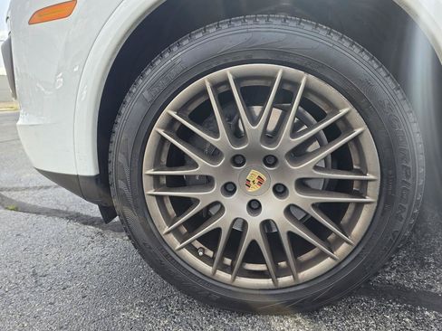 Used 2017 Porsche Cayenne Platinum Edition AWD/4WD image 9
