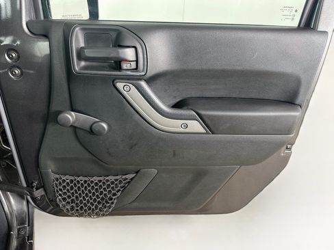 Used 2018 Jeep Wrangler Unlimited Sport w/ Connectivity Group AWD/4WD image 27