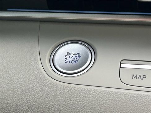 Used 2024 Hyundai Elantra Limited image 26