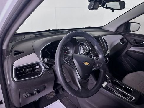 Used 2022 Chevrolet Equinox LS w/ LS Convenience Package FWD image 11