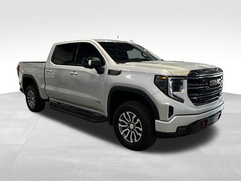 Used 2022 GMC Sierra 1500 AT4 w/ AT4 Preferred Package AWD/4WD image 3