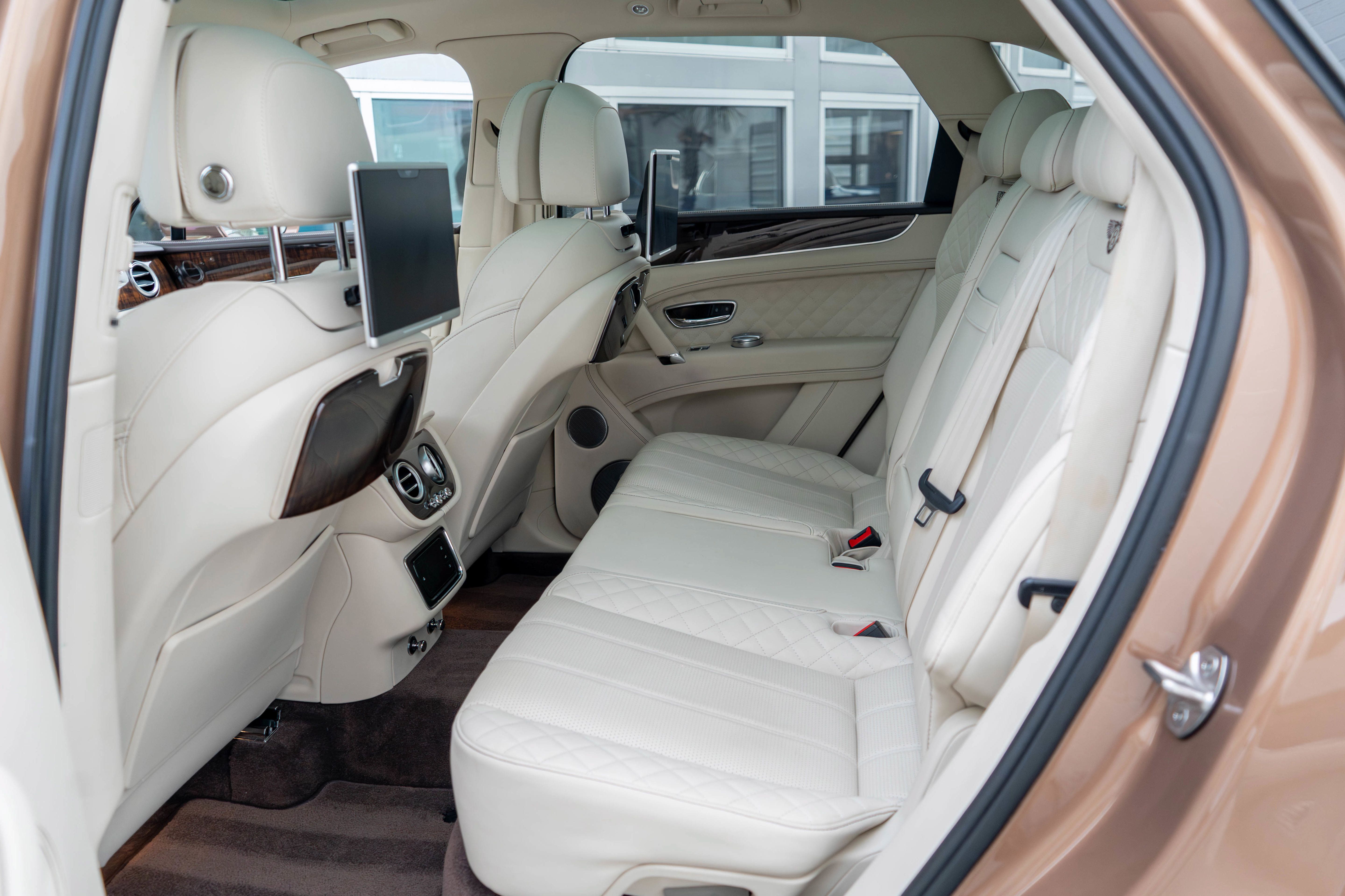 Used 2017 Bentley Bentayga AWD/4WD image 27
