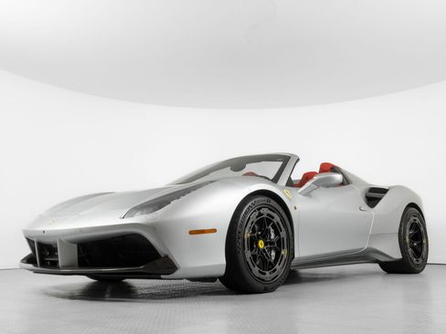 Used 2018 Ferrari 488 Spider image 12