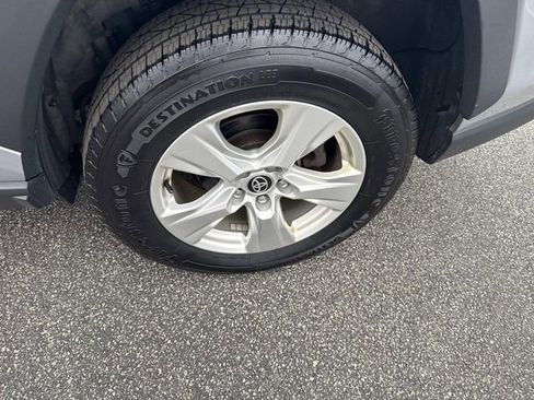 Used 2021 Toyota RAV4 XLE w/ Convenience Package image 21