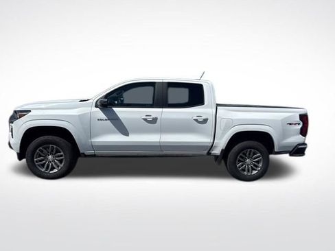 Used 2024 Chevrolet Colorado LT AWD/4WD image 2