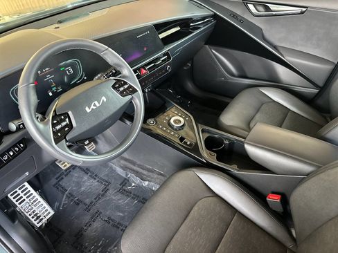 Certified 2024 Kia Niro SX Touring FWD image 12