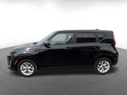 Used 2025 Kia Soul LX w/ LX Technology Package FWD image 8