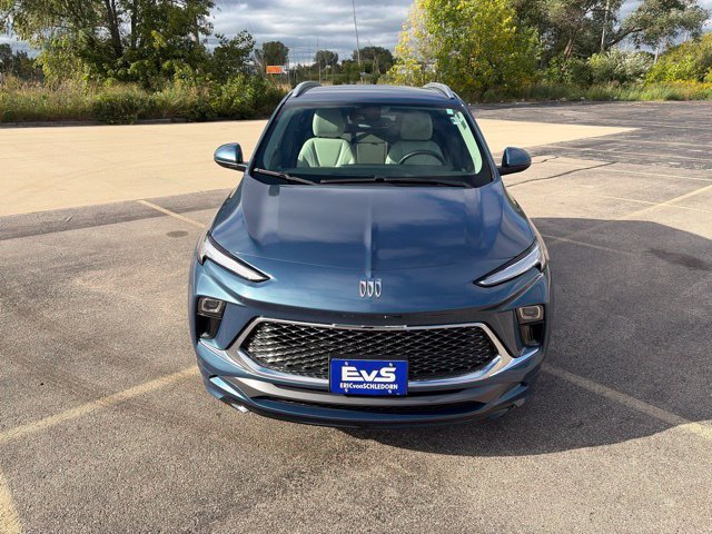 Used 2024 Buick Encore GX Avenir w/ Avenir Convenience Package FWD image 2