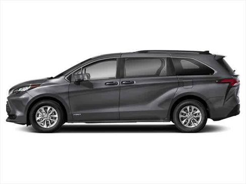 Certified 2022 Toyota Sienna LE image 3