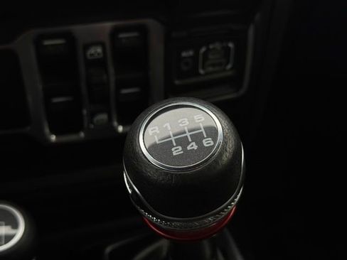 Used 2018 Jeep Wrangler Unlimited Sahara image 33