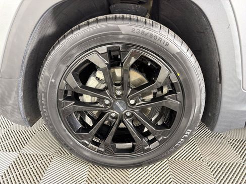 Used 2020 GMC Terrain SLE w/ Driver Convenience Package FWD image 9