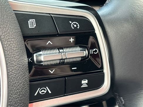 Used 2023 Kia Carnival SX Prestige FWD image 30