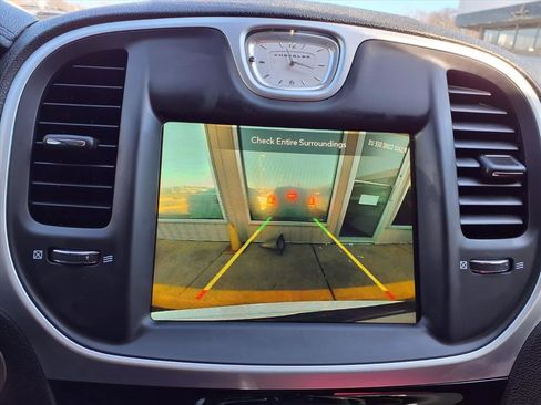 Used 2023 Chrysler 300 Touring w/ Sport Appearance Package image 5