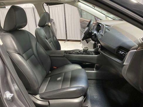 Used 2021 Nissan Rogue SV w/ Premium Package image 14