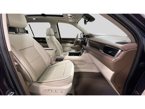 Used 2023 GMC Yukon XL Denali w/ Advanced Technology Package AWD/4WD image 22