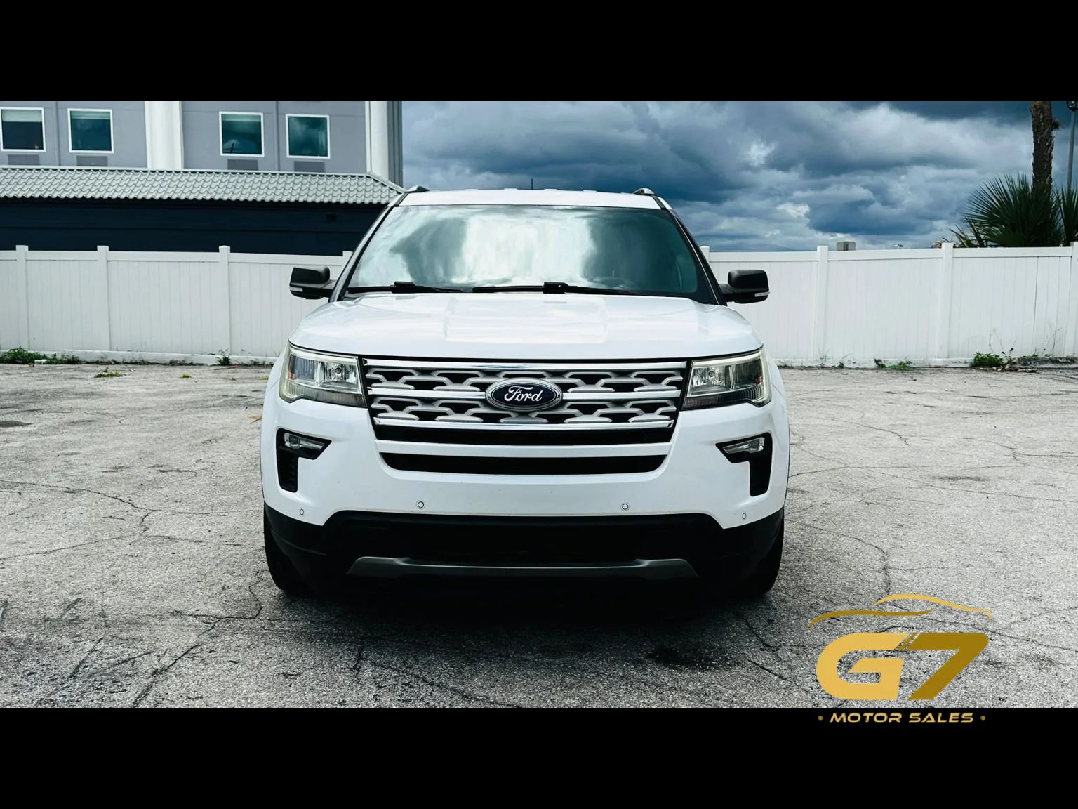 Used 2019 Ford Explorer XLT w/ Equipment Group 201A FWD image 2