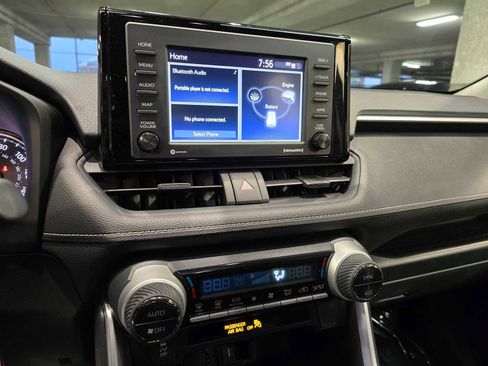 Used 2022 Toyota RAV4 LE image 14