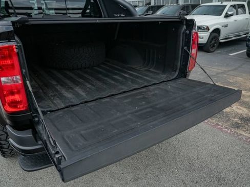 Used 2018 Chevrolet Colorado ZR2 w/ ZR2 Midnight Special Edition AWD/4WD image 12