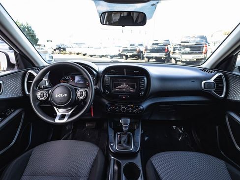 Used 2022 Kia Soul LX image 21