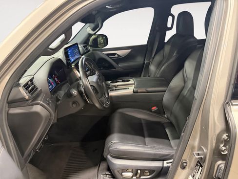 Used 2023 Lexus LX 600 F Sport w/ Accessory Package (Z1) AWD/4WD image 10