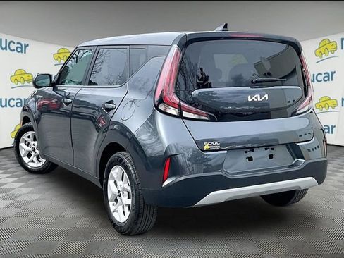 Used 2023 Kia Soul LX w/ LX Technology Package image 2