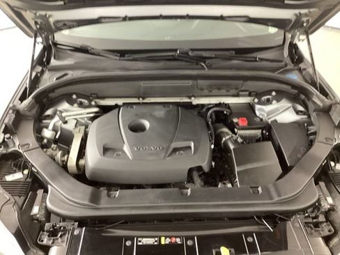Used 2018 Volvo XC60 T5 Momentum w/ Vision Package AWD/4WD image 40