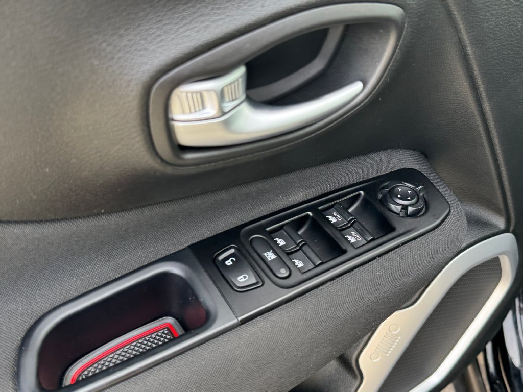 Used 2021 Jeep Renegade Sport AWD/4WD image 17