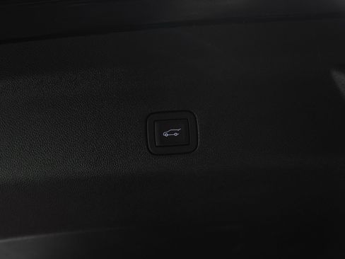 Used 2025 GMC Yukon XL Denali AWD/4WD image 19