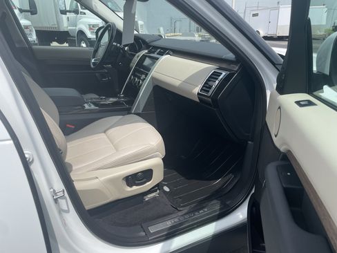 Used 2017 Land Rover Discovery HSE AWD/4WD image 28