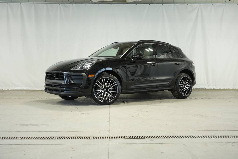 Certified 2026 Porsche Macan AWD/4WD image 1
