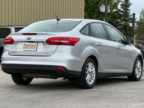 Used 2016 Ford Focus SE w/ Reverse Sensing Package FWD image 5