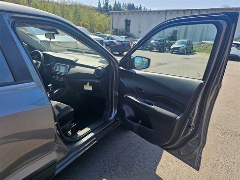 New 2025 Nissan Kicks Play S image 26