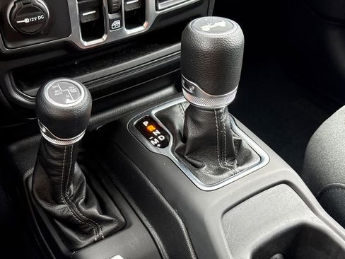 Used 2025 Jeep Wrangler Unlimited Sahara w/ Safety Group AWD/4WD image 28