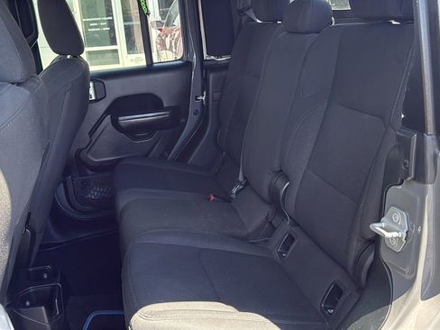 Used 2021 Jeep Gladiator Sport AWD/4WD image 10