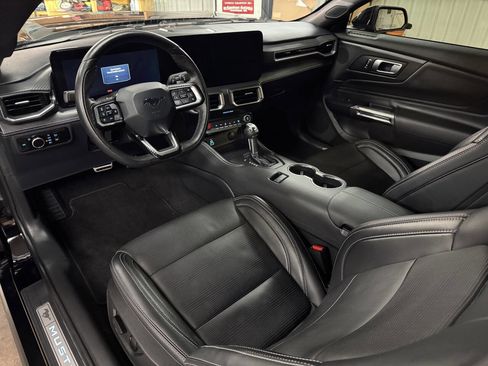 Used 2025 Ford Mustang GT Premium image 10