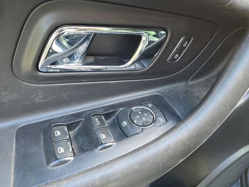 Used 2019 Ford Taurus SEL w/ Equipment Group 201A FWD image 10