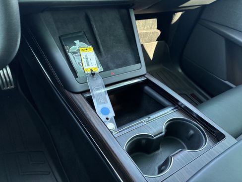 Used 2022 Tesla Model X AWD/4WD image 32