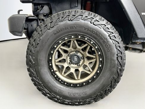 Used 2018 Jeep Wrangler Unlimited Sport S AWD/4WD image 11