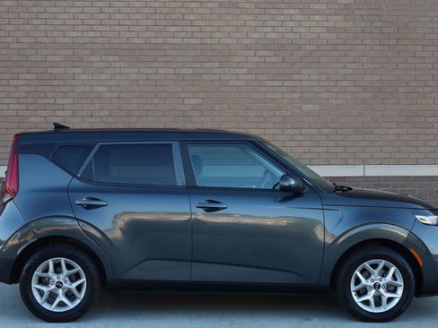 Used 2021 Kia Soul S FWD image 3