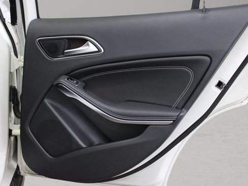 Used 2017 Mercedes-Benz GLA 250 image 29