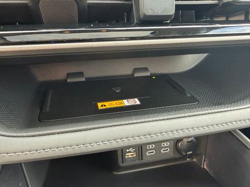 Used 2023 Toyota Highlander XLE image 26