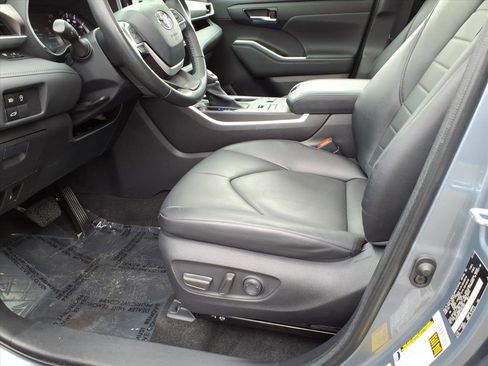 Certified 2023 Toyota Highlander XLE image 15