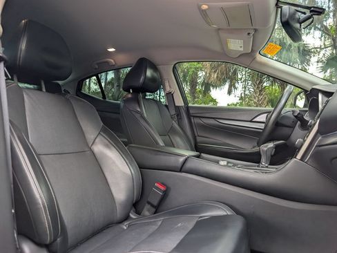 Used 2017 Nissan Maxima 3.5 SV w/ Dynamic Package FWD image 18