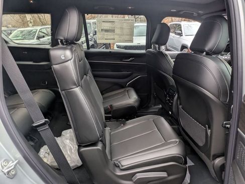 New 2025 Jeep Grand Cherokee L Limited w/ Luxury Tech Group II image 30